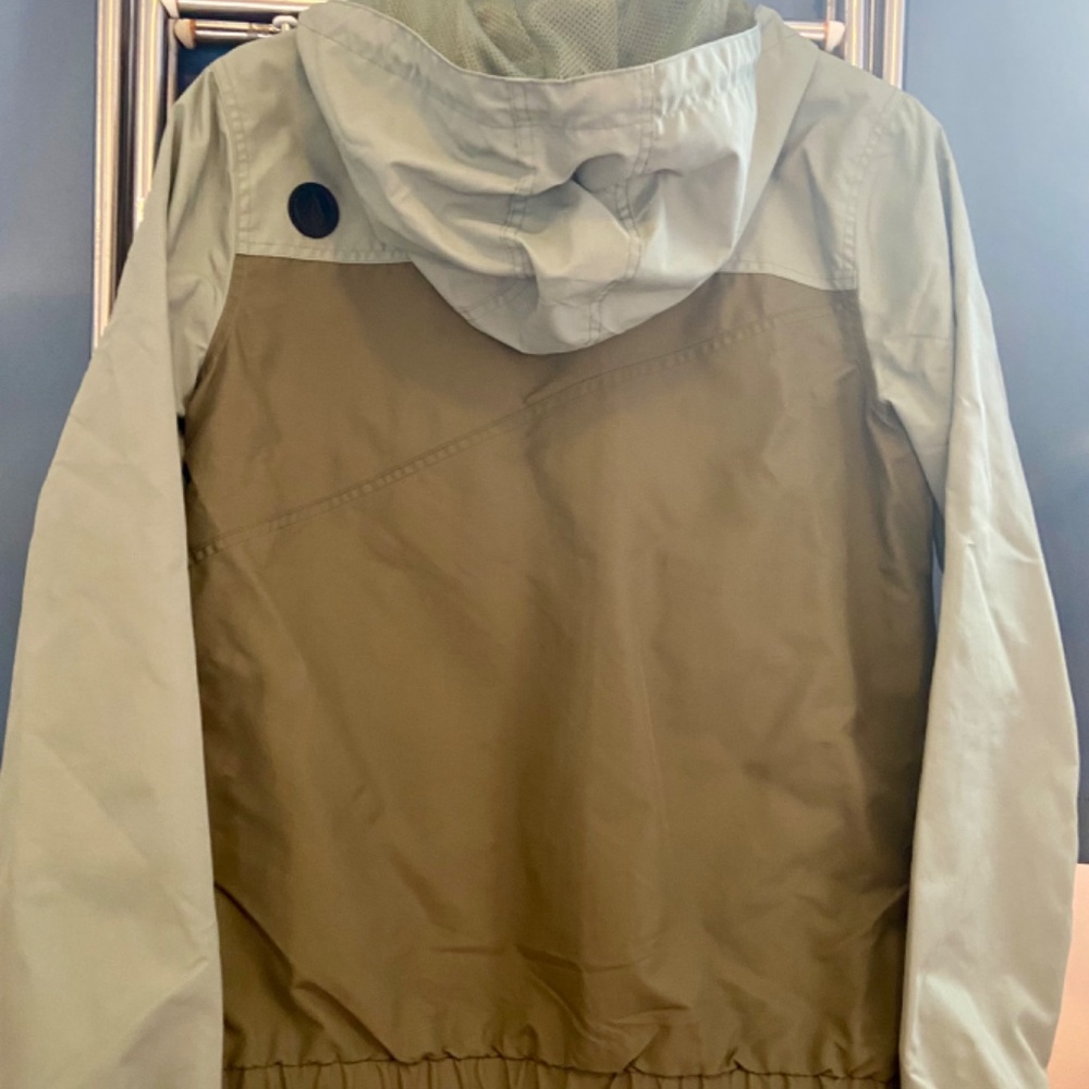 Light Green and Olive Two-Tone Hooded Jacket - Picture 6 of 7